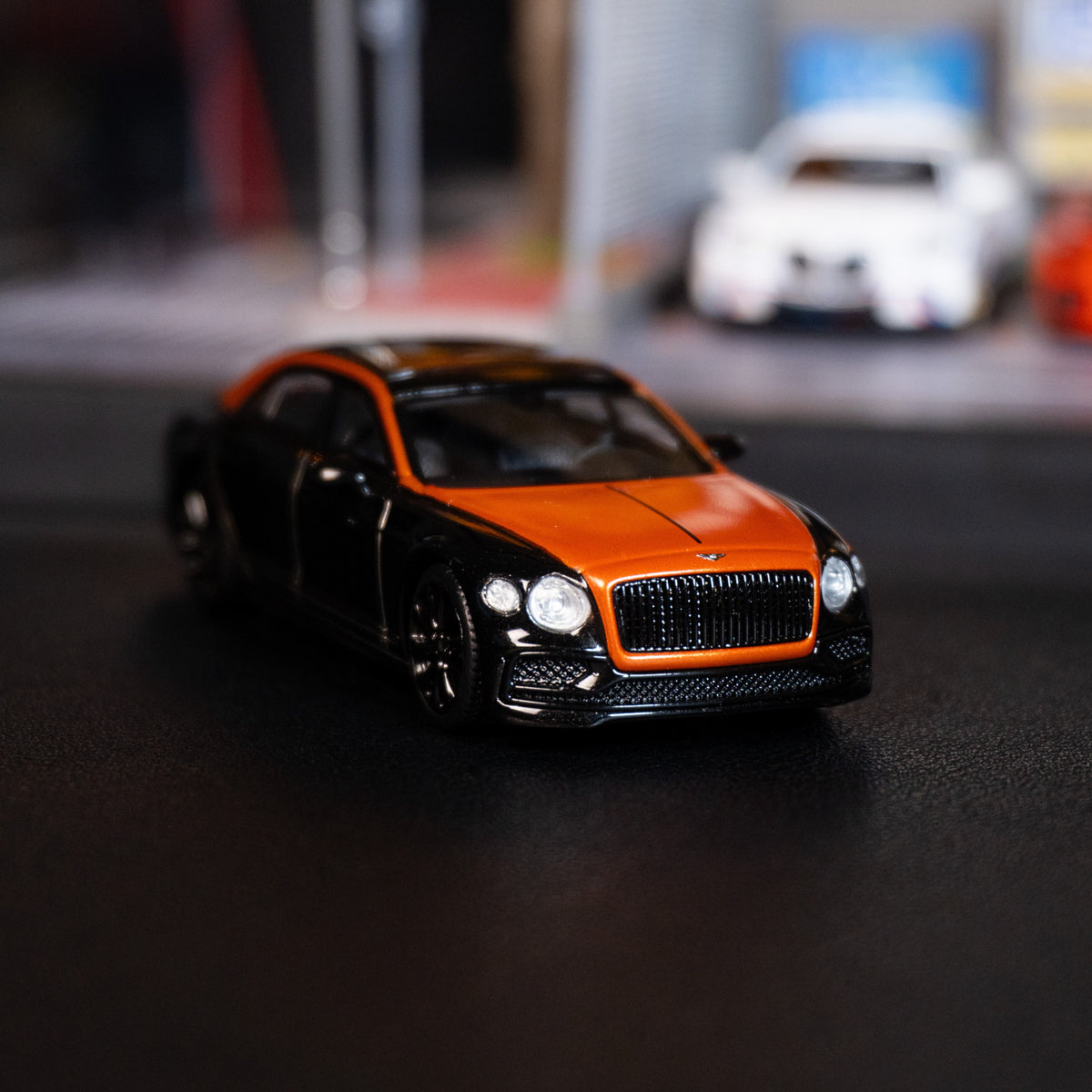 Bentley Flying Spur – Orange Flame / Onyx