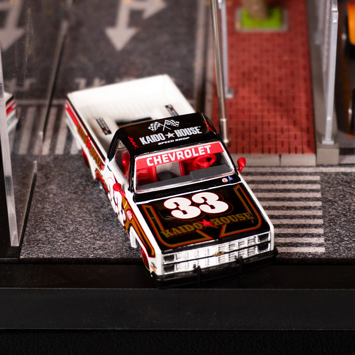 Chevrolet Silverado KAIDO Intimidator V1 – White w/ Brown Two-tone