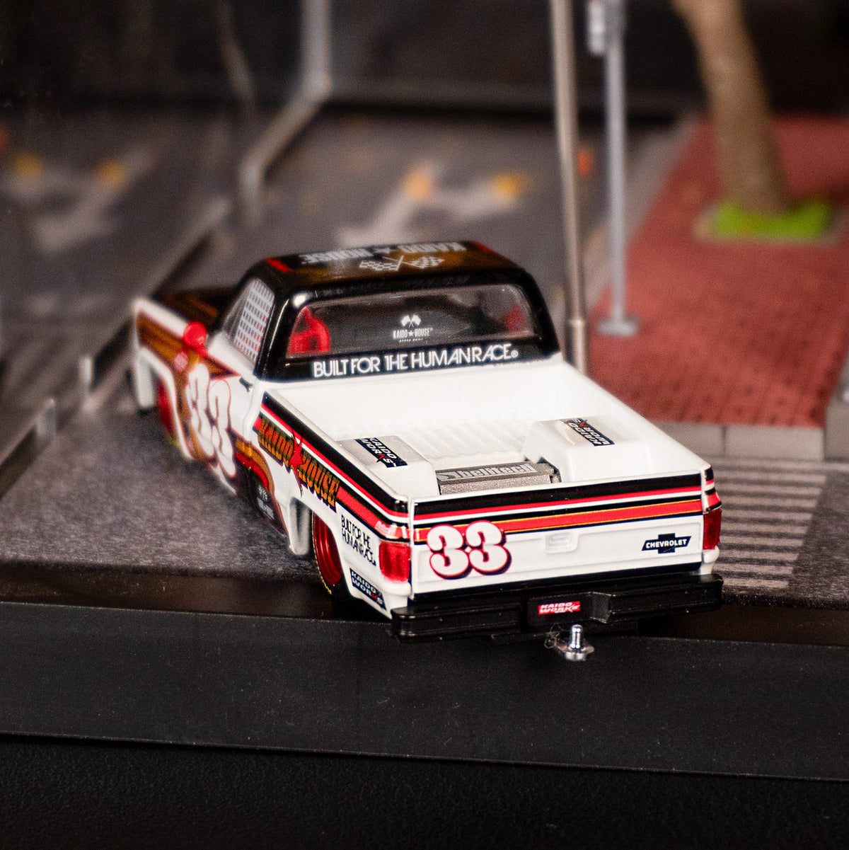 Chevrolet Silverado KAIDO Intimidator V1 – White w/ Brown Two-tone
