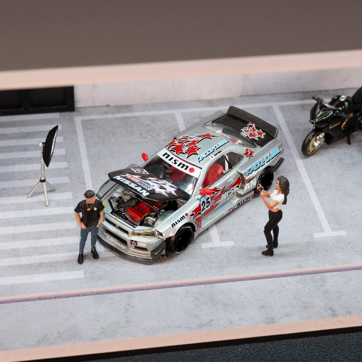 Nissan Skyline GT-R (R34) Kaido Star Racing V1- Silver