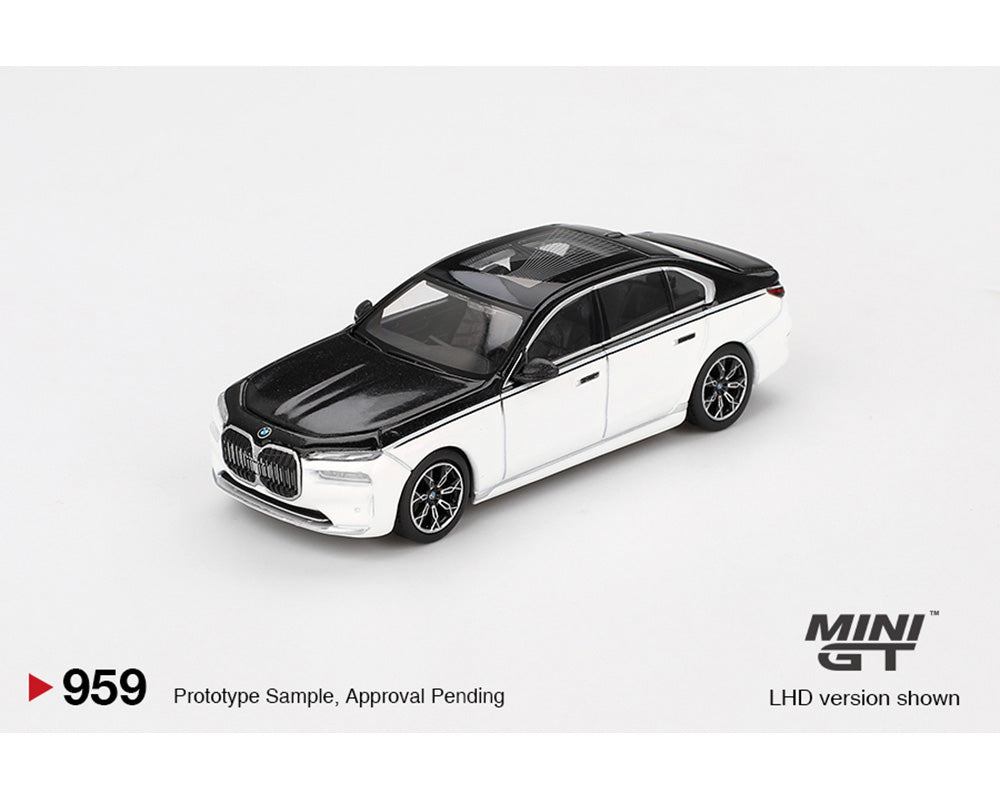 BMW i7 xDrive60 – Alpine White / Black Sapphire