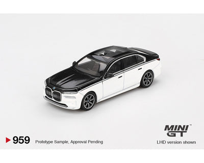 BMW i7 xDrive60 – Alpine White / Black Sapphire