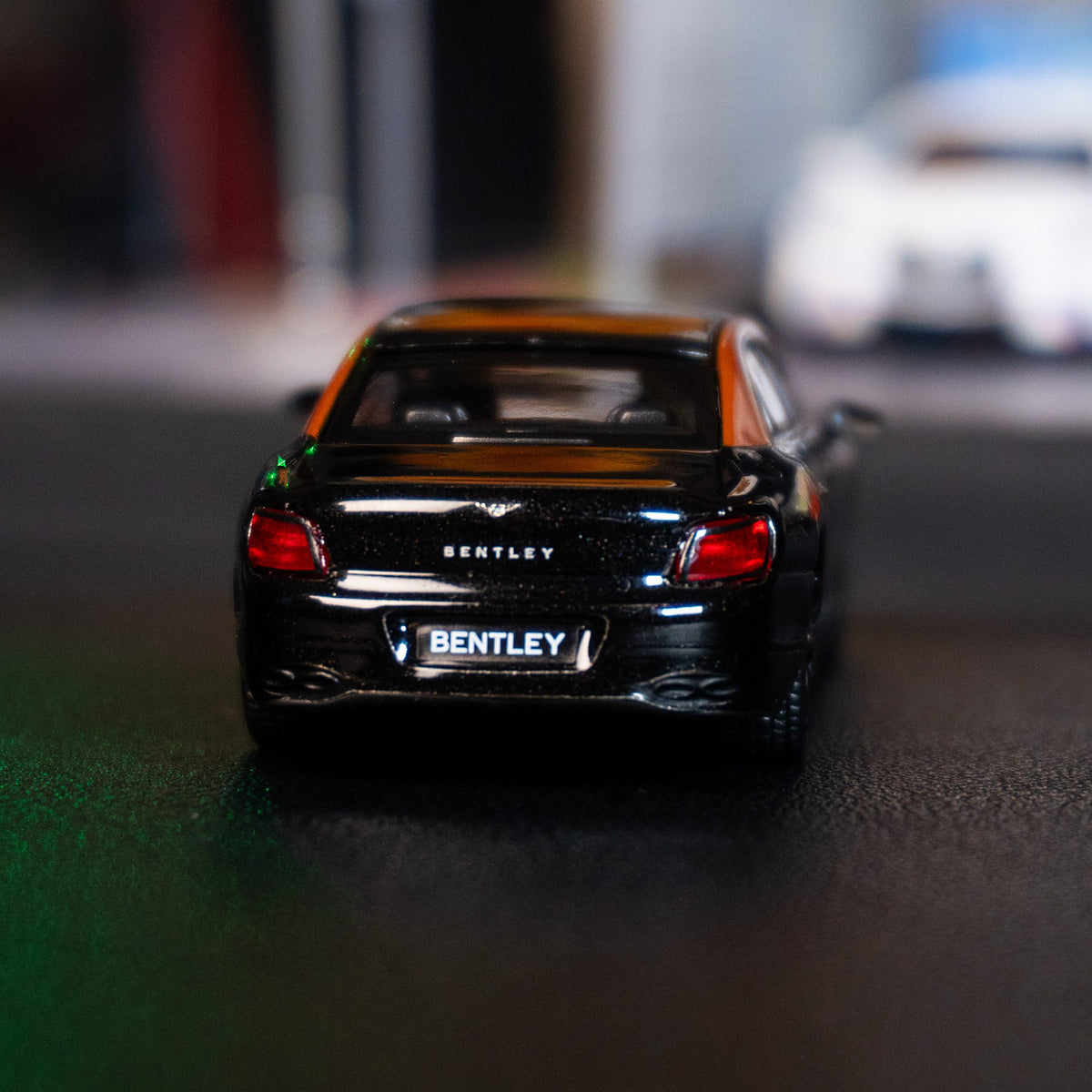 Bentley Flying Spur – Orange Flame / Onyx
