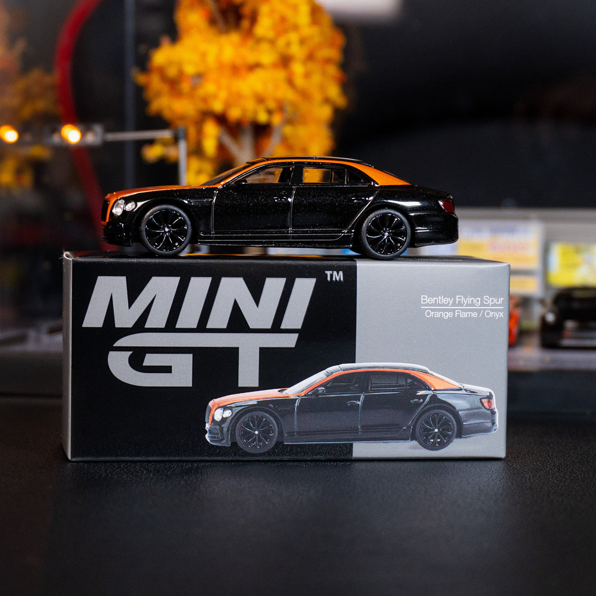 Bentley Flying Spur – Orange Flame / Onyx