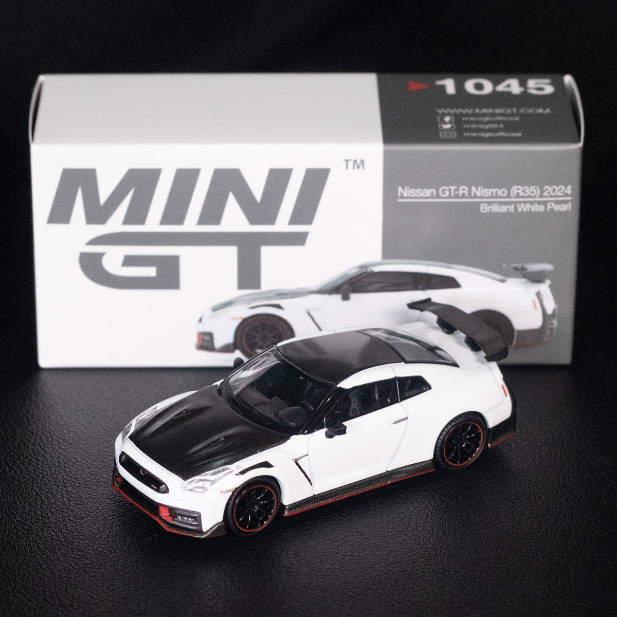 Nissan GT-R Nismo 2024 – Brilliant White Pearl